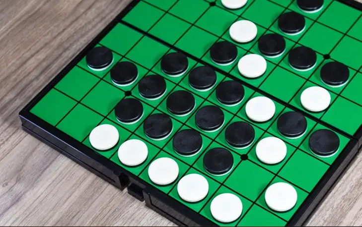 Cómo jugar: Estrategia y fundamentos de Reversi